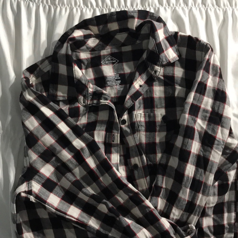 Black/white/red women’s medium flannel
